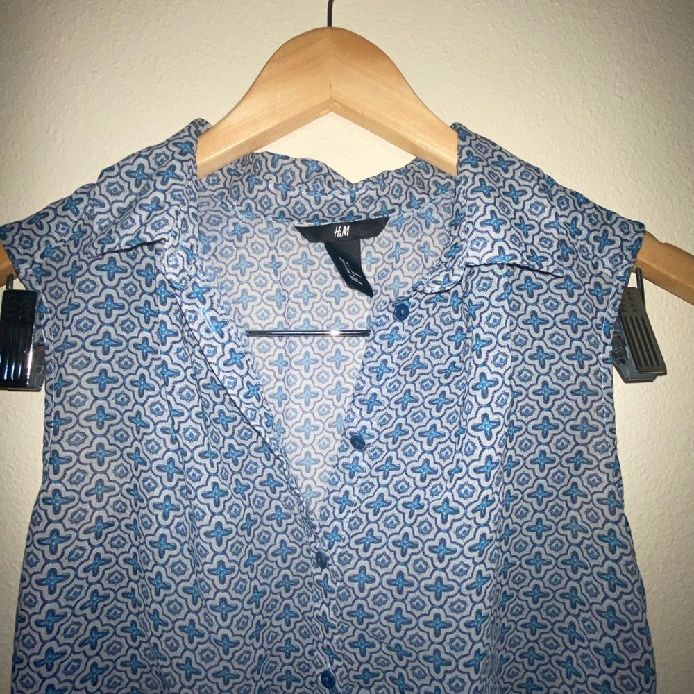 Size 4 H&M sleeveless top
